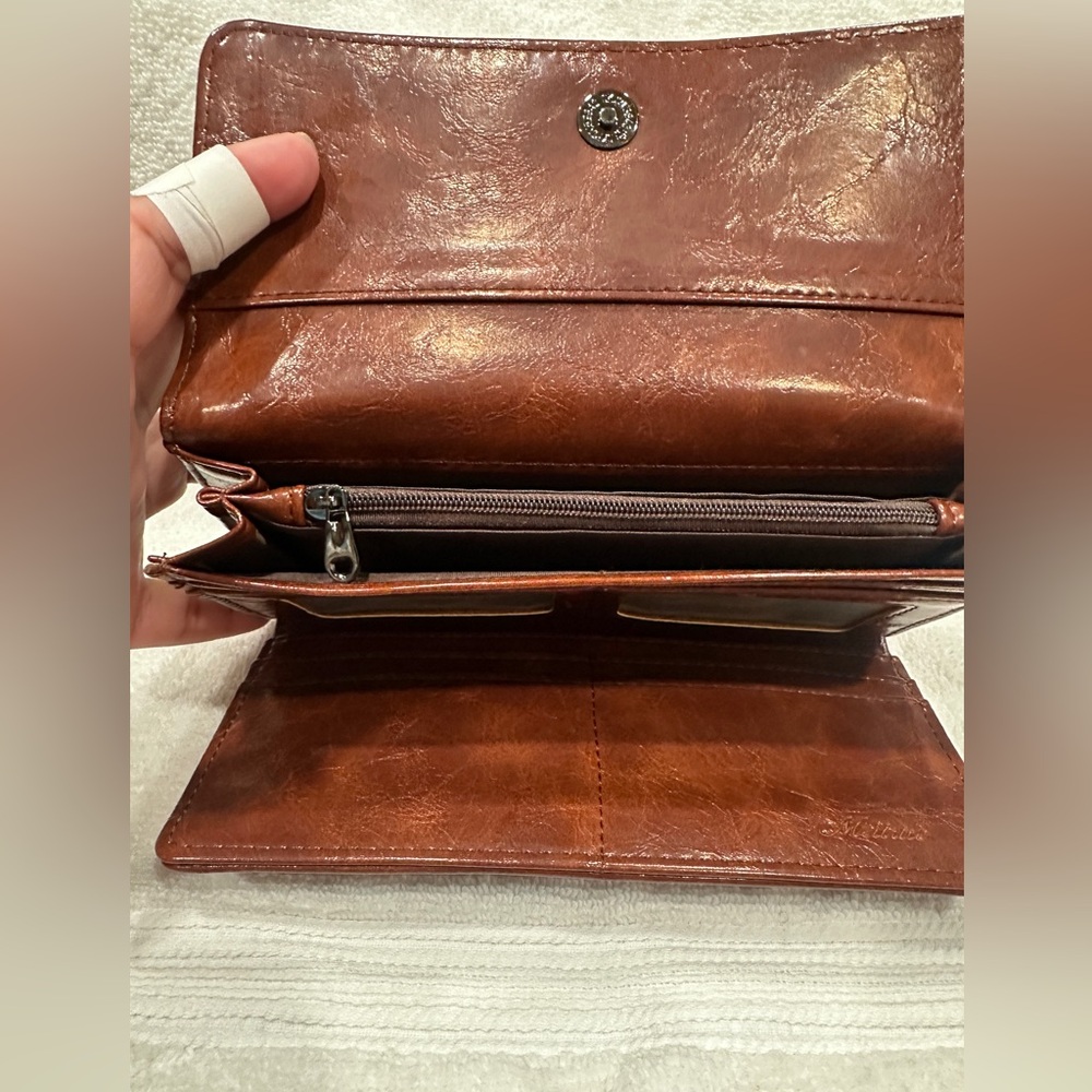 Embossed Rust-Brown Leather Wallet - Picture 4 of 6